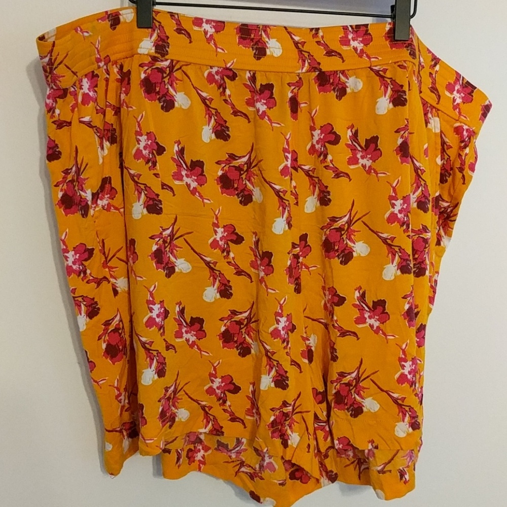 Lane Bryant Floral Shorts 26/28 Plus